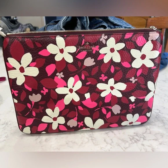Kate Spade EUC Large Zip Pouch 10.5x7.5 - Picture 1 of 2